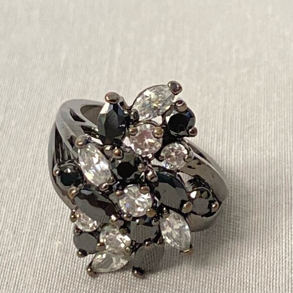 Gun Metal Ring With Balck Clear Round And Marquise Bouquet of Stones - Picture 3 of 10